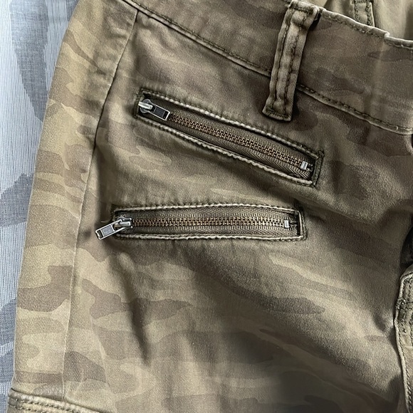 Lucky Brand Womens Charlie Skinny Cargo Jeans Army Camo Zip Pocket! - Picture 2 of 8